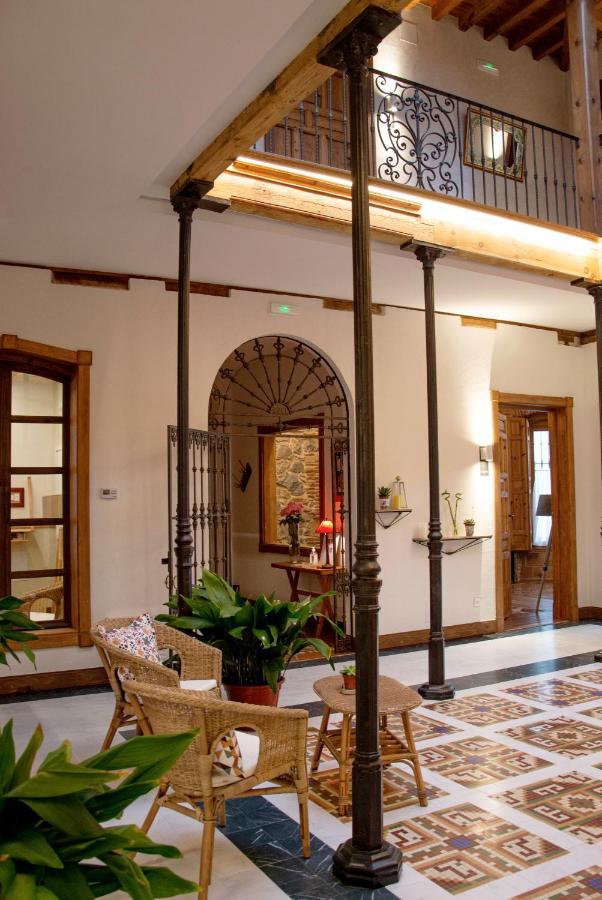 La Casa Del Medico Hosteria Rural Urda Bagian luar foto
