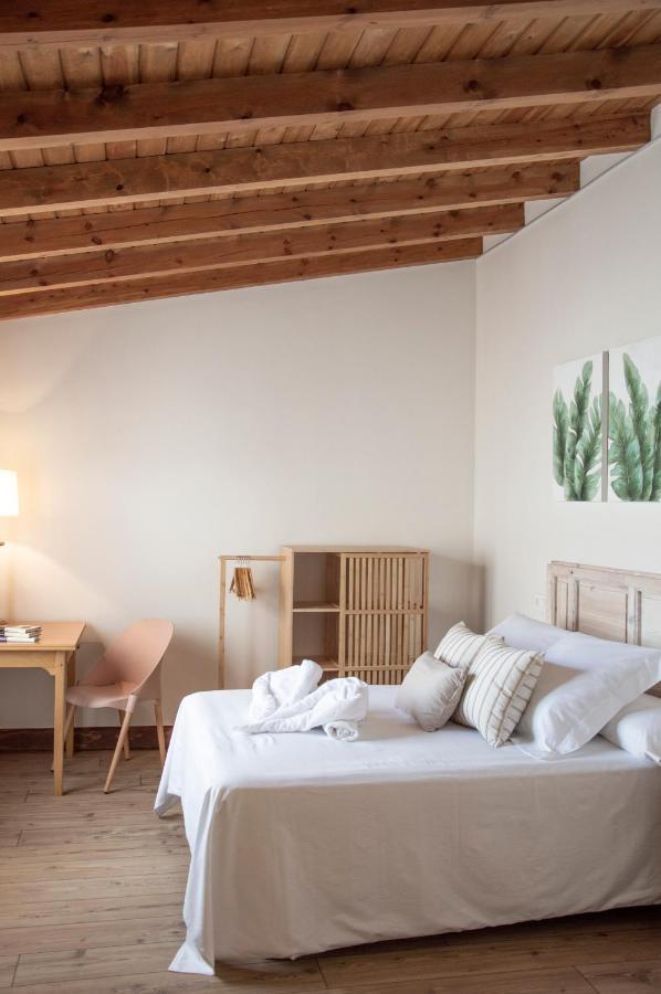 La Casa Del Medico Hosteria Rural Urda Bagian luar foto