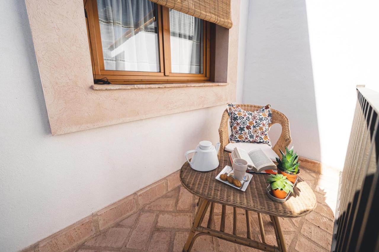 La Casa Del Medico Hosteria Rural Urda Bagian luar foto